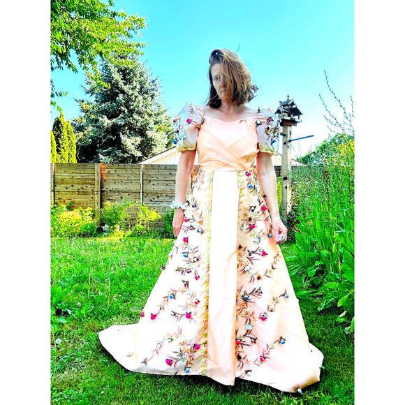 Vintage Handmade Ball Gown Handpainted 3 D Roses Fits size M 8 Full Train Peach - Picture 5 of 16